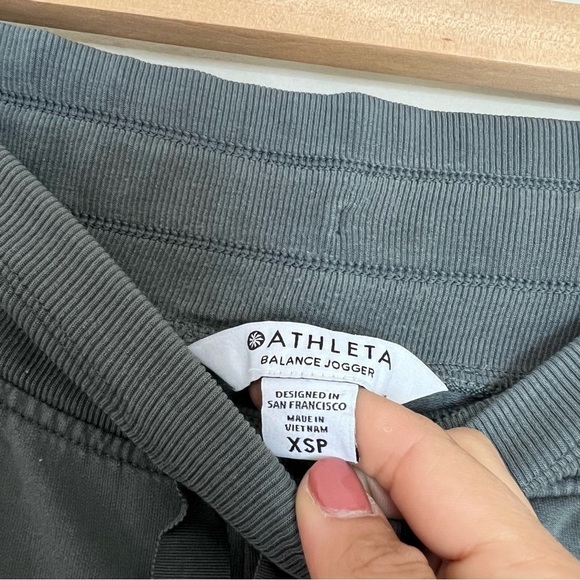 ATHLETA Balance jogger sage green size xsmall - Picture 4 of 8